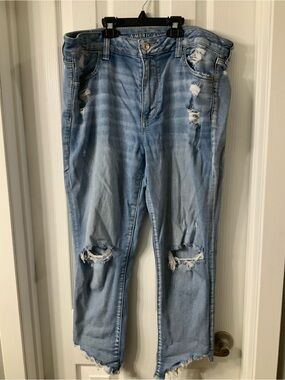 American Eagle Distressed Next Level Stretch High-Rise Jegging Crop